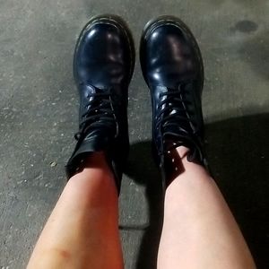 Size 8 dr martens.